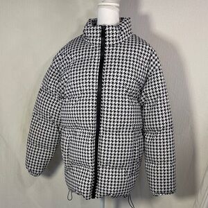 Black and White Houndstooth Puffer Jacket - New with no tags size medium